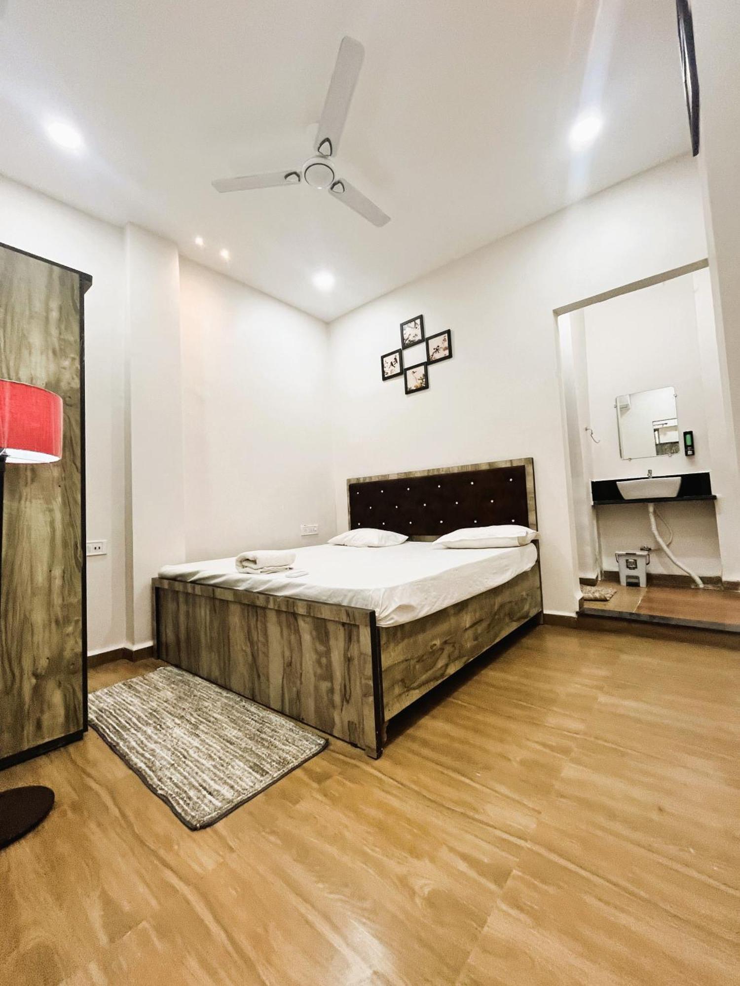 Shree Stay Inn Luxe' Holiday Home Ujjain Buitenkant foto