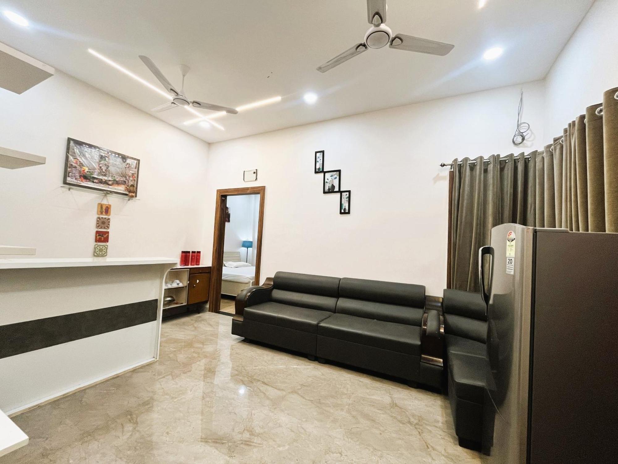 Shree Stay Inn Luxe' Holiday Home Ujjain Buitenkant foto