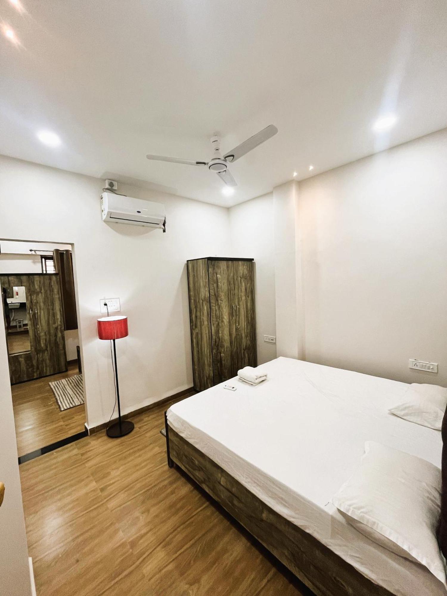 Shree Stay Inn Luxe' Holiday Home Ujjain Buitenkant foto