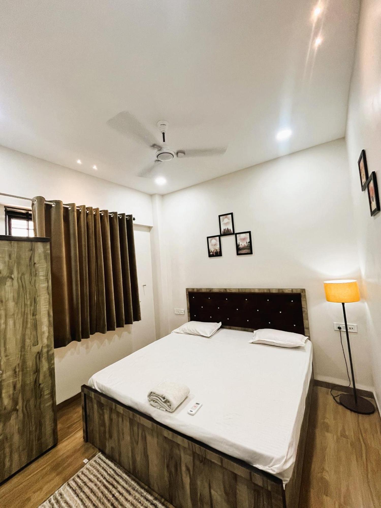 Shree Stay Inn Luxe' Holiday Home Ujjain Buitenkant foto