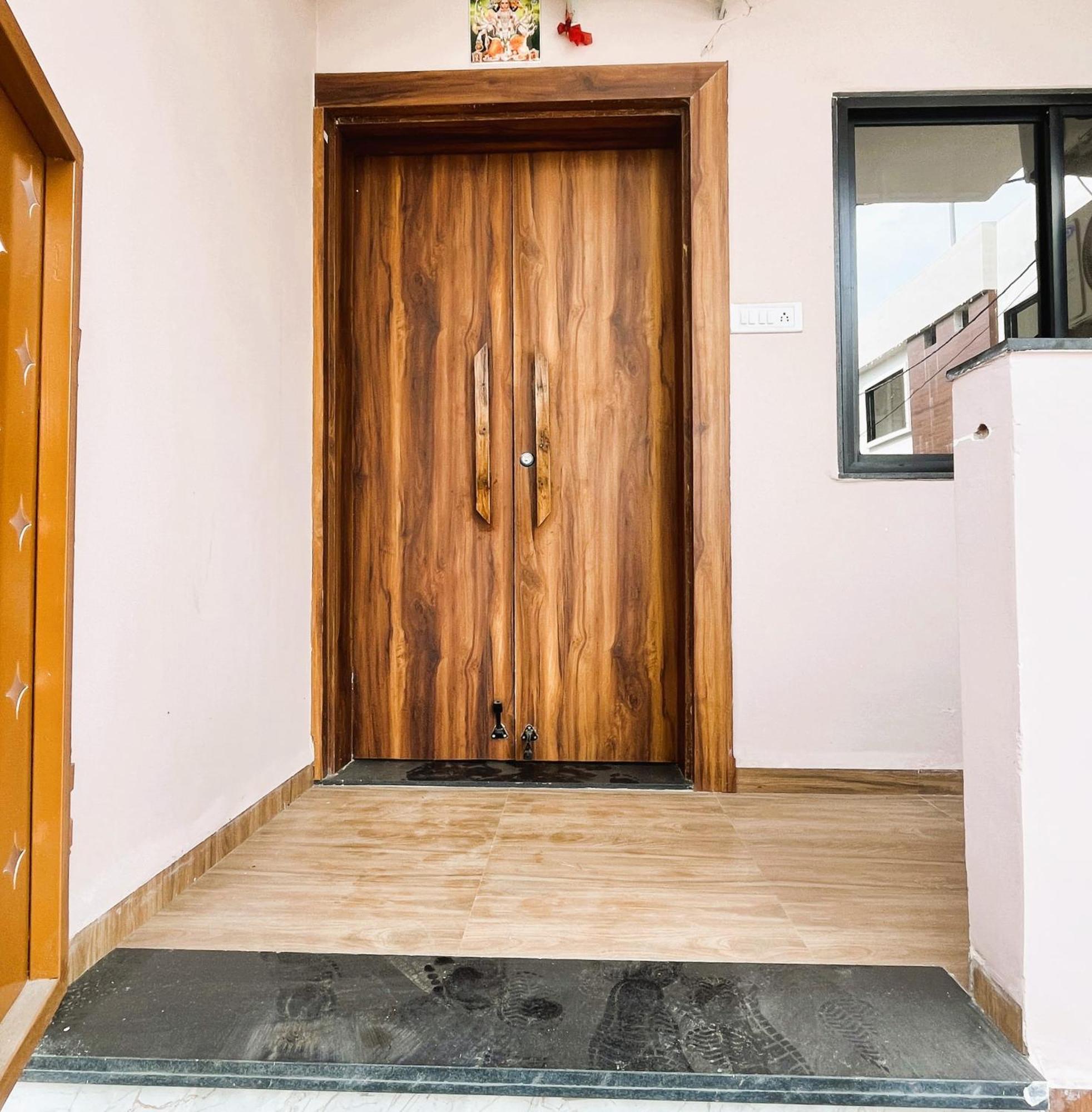 Shree Stay Inn Luxe' Holiday Home Ujjain Buitenkant foto